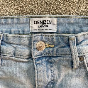 Levi mid rise boyfriend ripped jeans